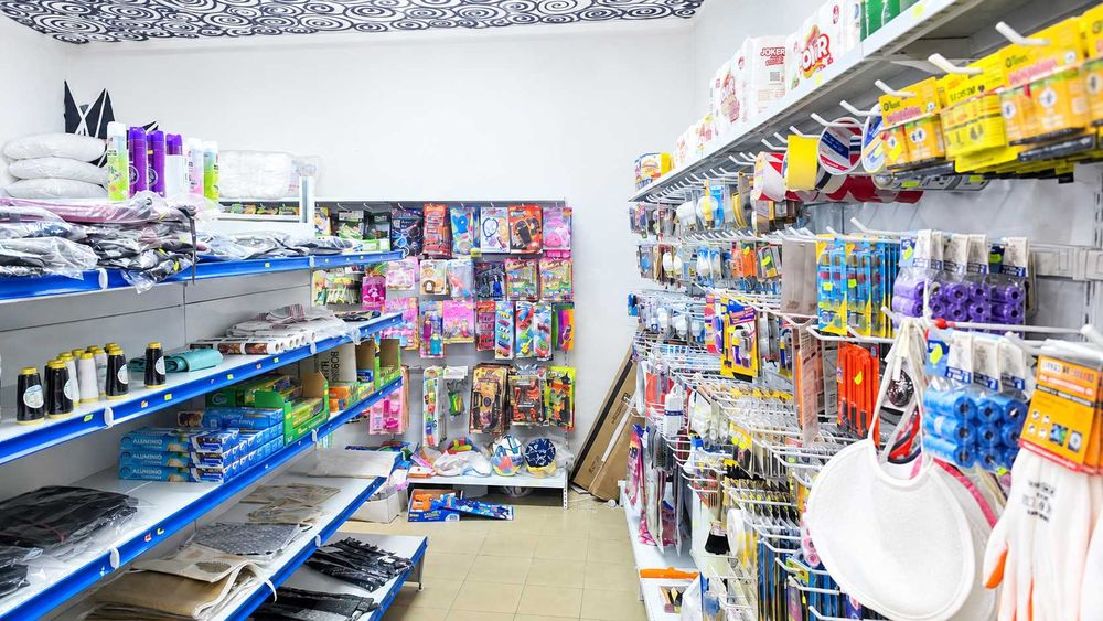 Mercado Mercearia em pleno funcionamento em campolide