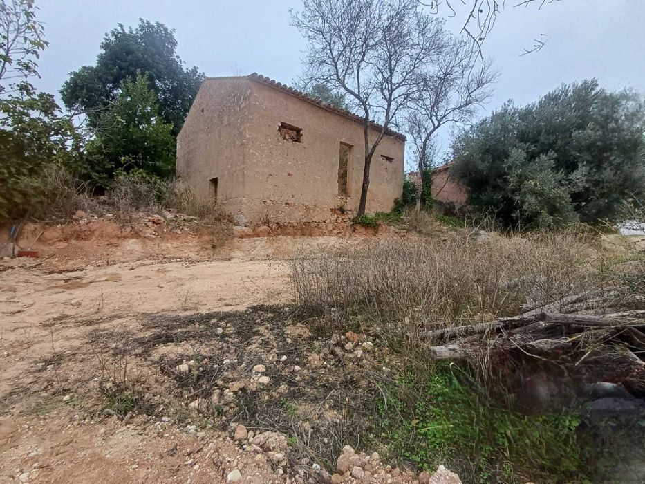 Terreno com Duas Ruínas para Desenvolvimento Messines de Baixo Algarve