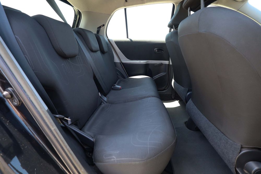 Toyota Yaris 1.0 VVT-i - Desde 90€ /mês