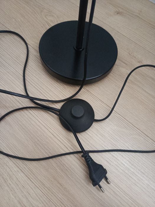 Lampa stołowa lub podłogowa