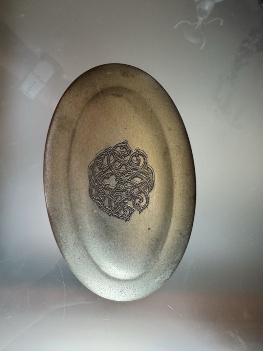 Art Nouveau em metal prateado com monograma antigo