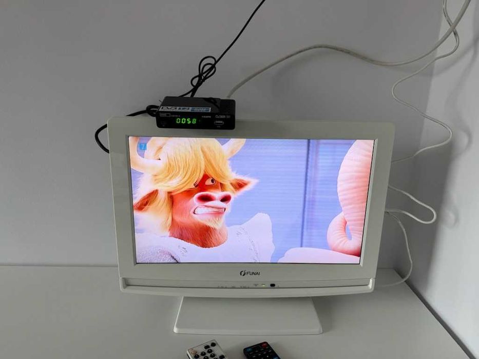 telewizor funai 19 cali 2 piloty dekoder hdmi