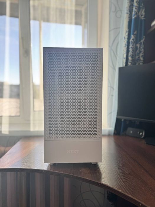 Корпус NZXT H5 Flow Tempered Glass без БП (CC-H51FW-01) White