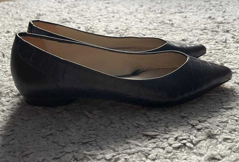 Оригинал.фирменные,кожаные туфли-балетки и тиснением massimo dutti