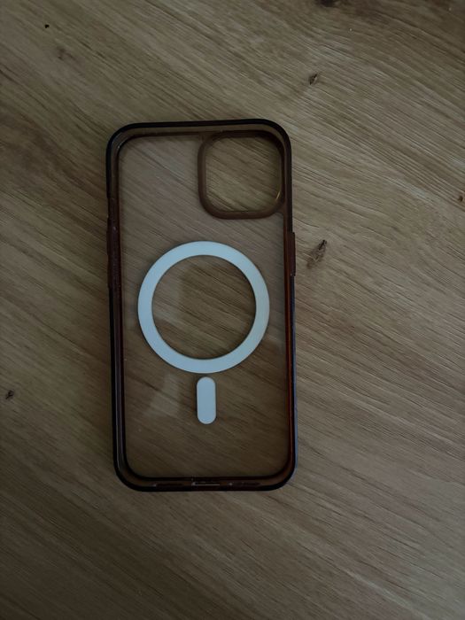 Iphone 13 com duas capas e cabos