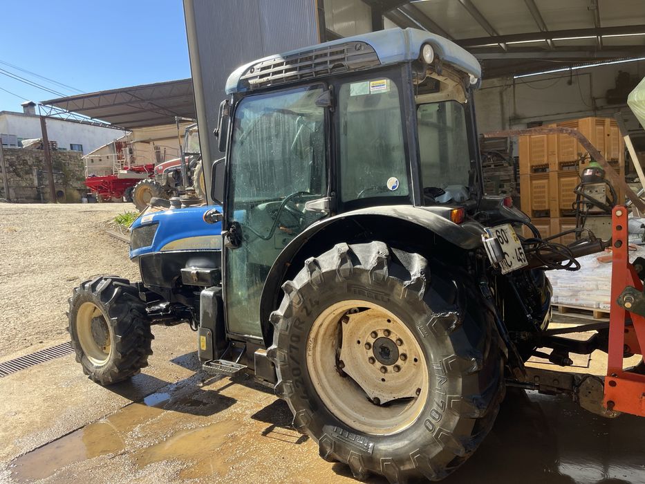 Trator New Holland T4050F
