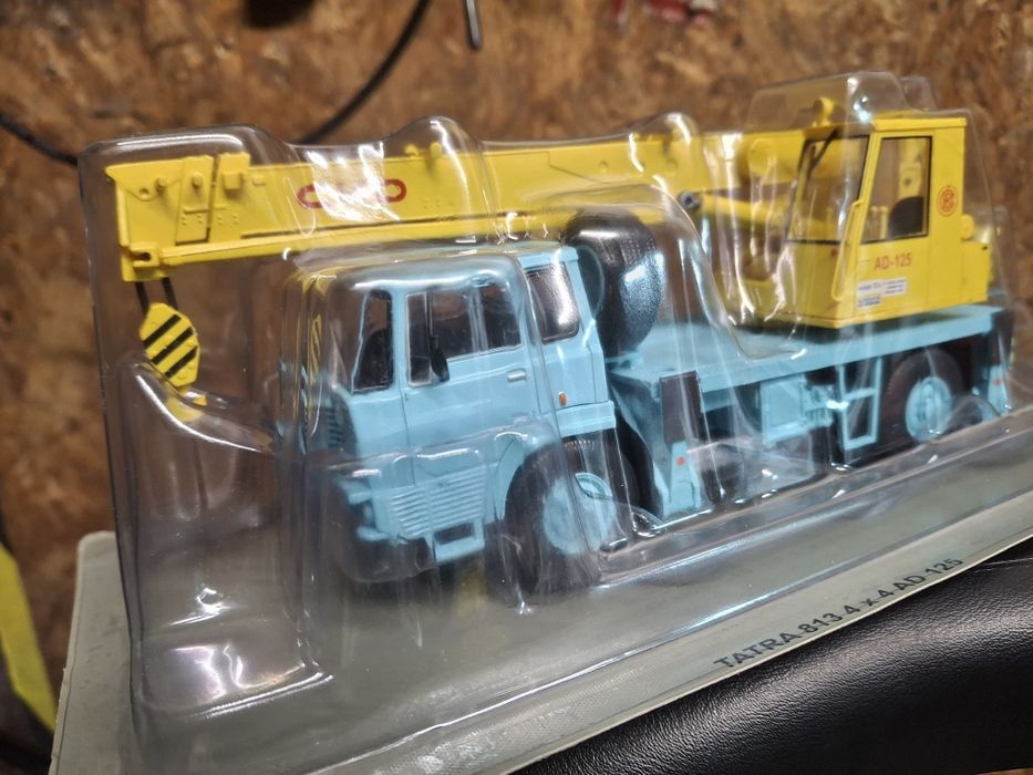 Tatra 813 NT 4x4 CKD AD 125 dźwig żuraw model kultowe ciężarówki z epoki prl deagostini