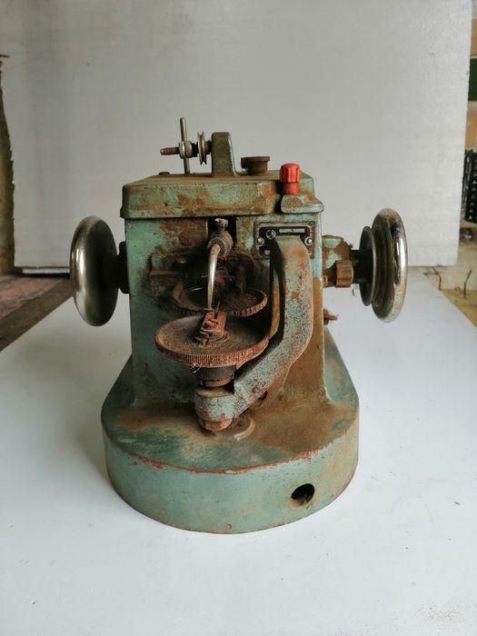 Машинка швейна промислова скорняжка