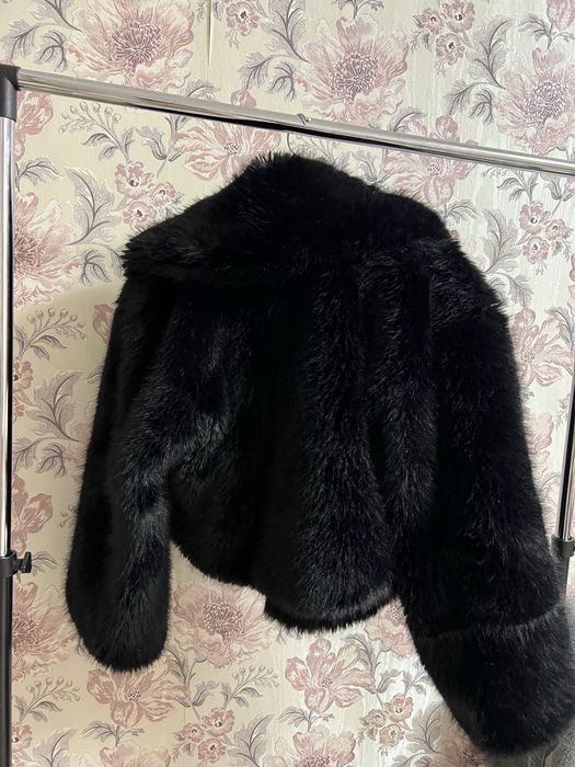 Стильна чорна шубка