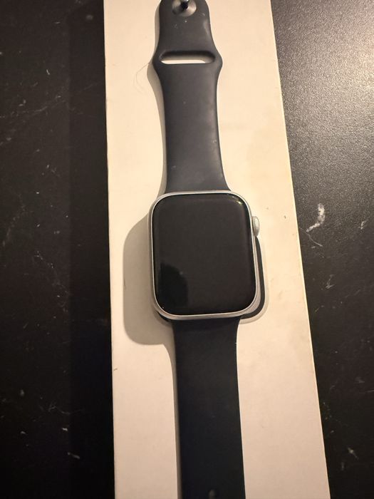 Apple watch 8 45mm srebny