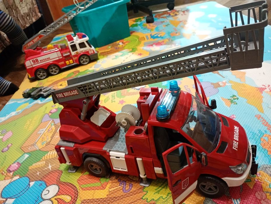 Пожежна машина,пожарка ,фірми bruder