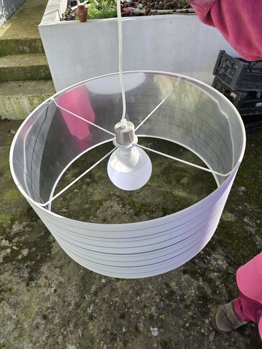 Candeeiro de teto como novo