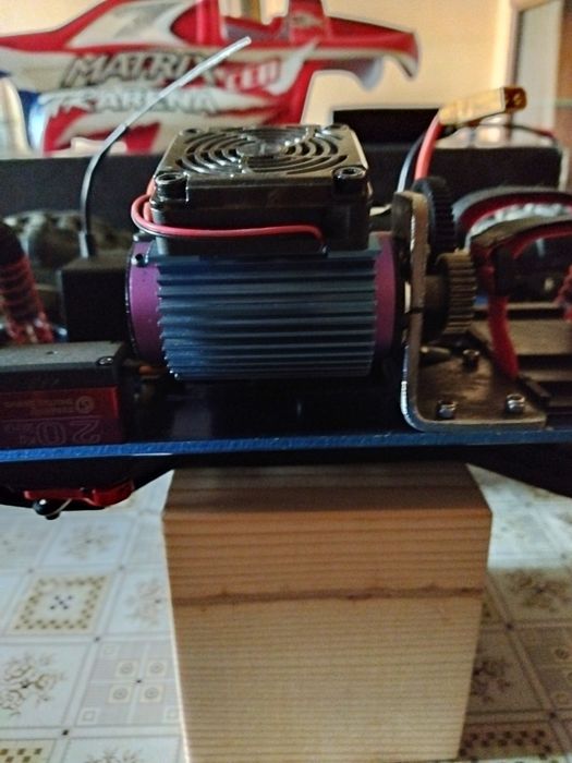 Traxxas T-Maxx konwersja ze spaliny na elektryka