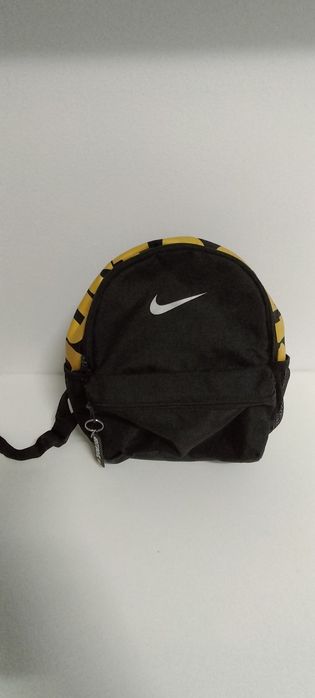 Mochila Nike - modelo pequeno criança