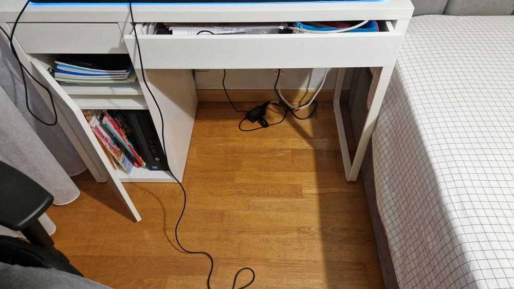 Secretária Ikea branca