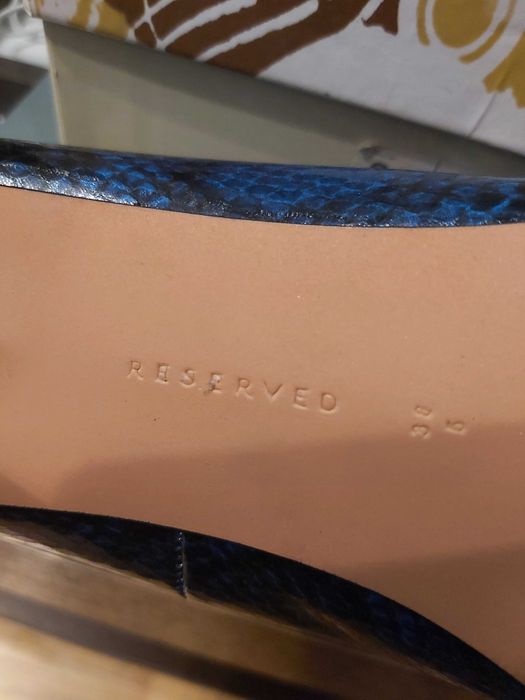 Modne Szpilki  niebieskie ,wężowy wzór ,38