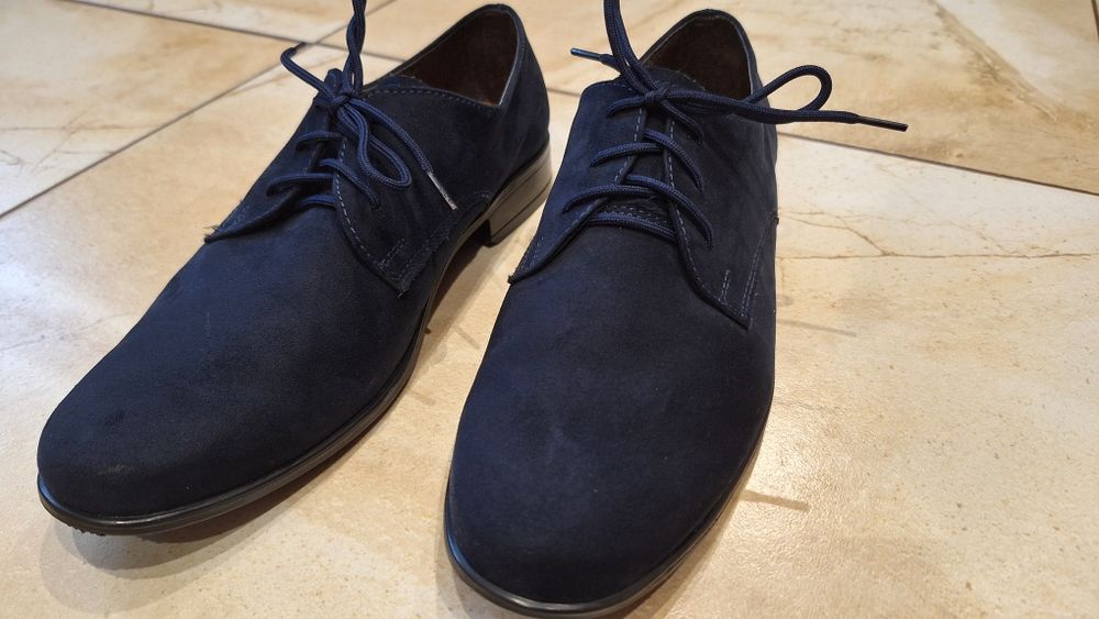 Buty zamszowe komunijne r. 35