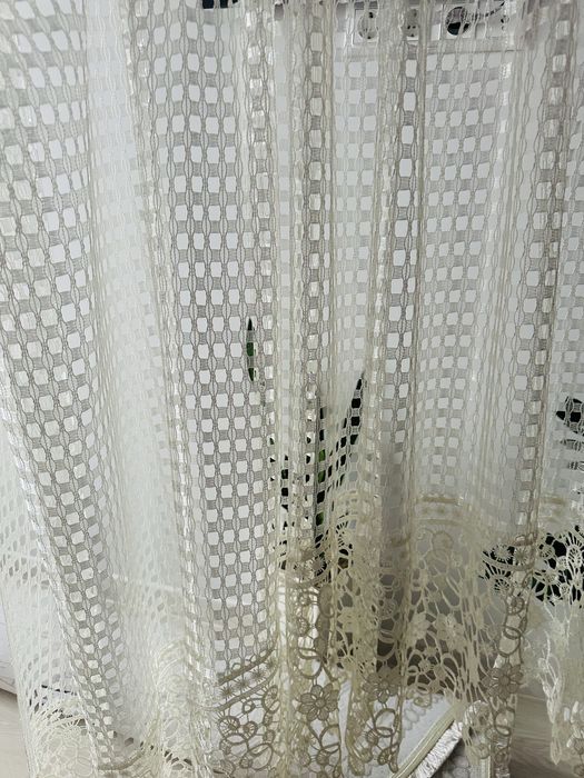 Тюль на кухню молочного кольору