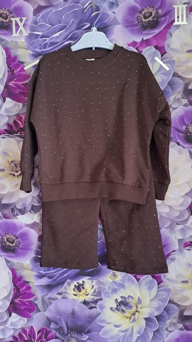 Костюм для дівчинки в камінчики