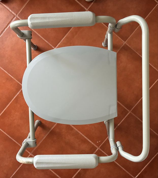 Cadeira sanitária em otimo estado