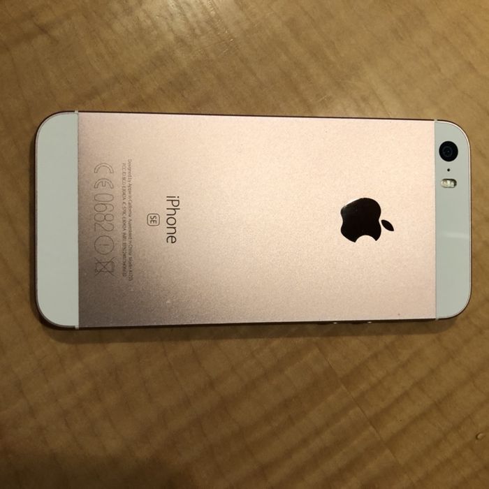 IPhone SE różowy