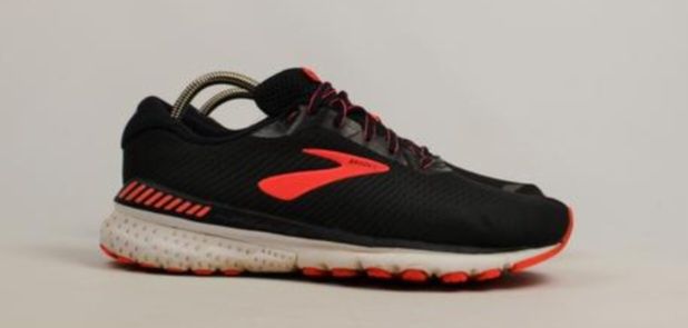 кросівки бренду Brooks, модель Adrenaline GTS 20.