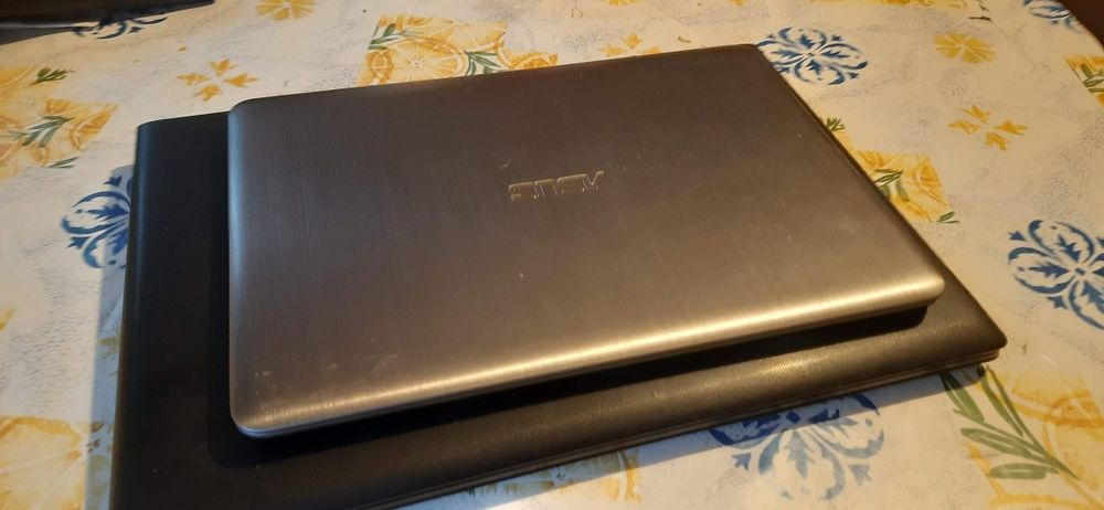 Sprzedam 4 laptopy