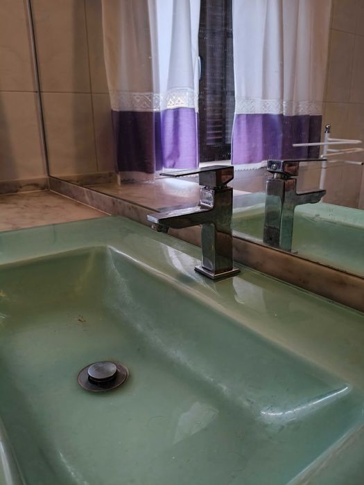 Conjunto de armário e espelho de casa de banho