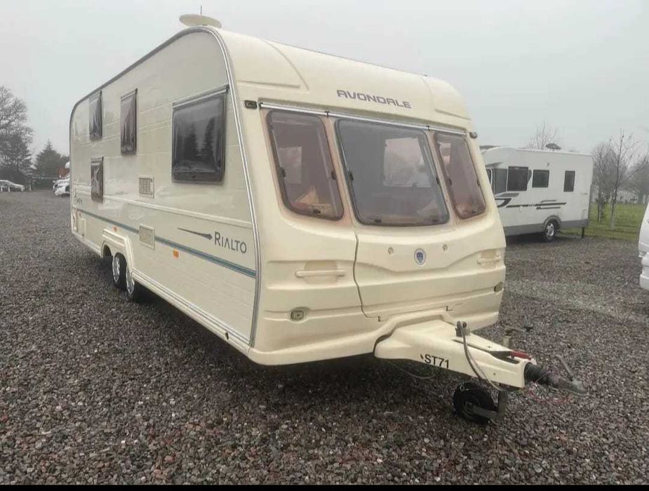 Caravana Avondale Rialto 640/6 – 6 Lugares – Duplo Eixo