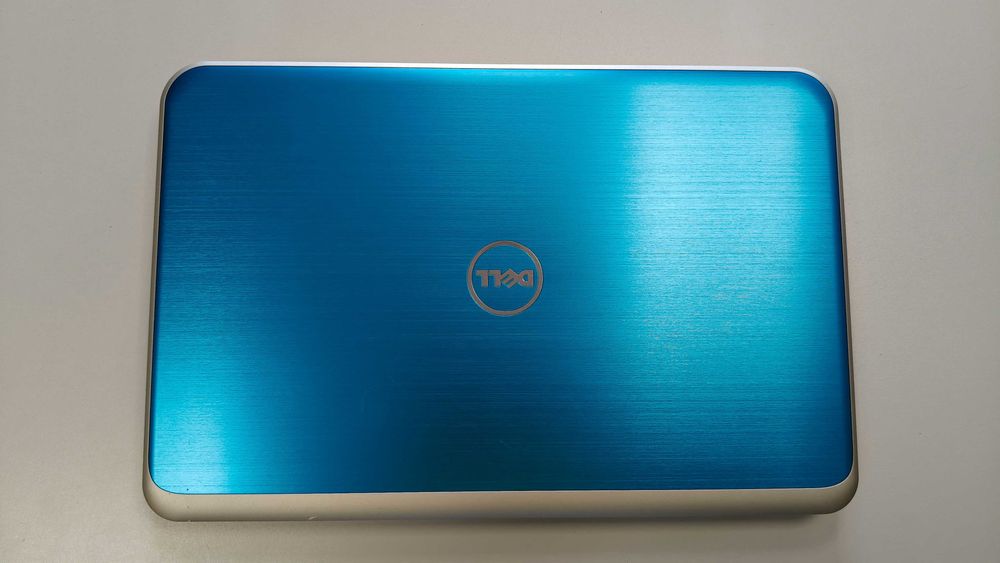Laptop 17" Dell Inspiron 5735 AMD A8 / 4GB / 256GB / Windows 10