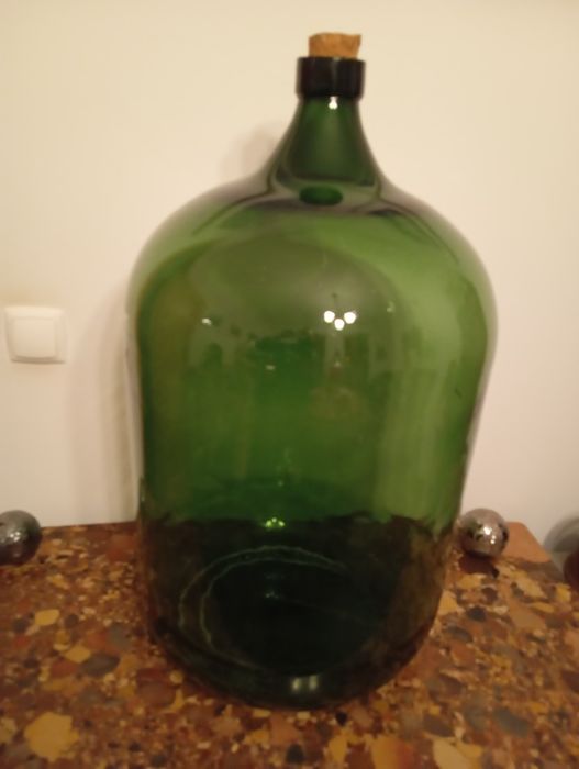 Garrafão de 60l com dezenas de anos