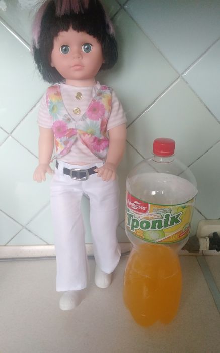 Большая красива кукла.