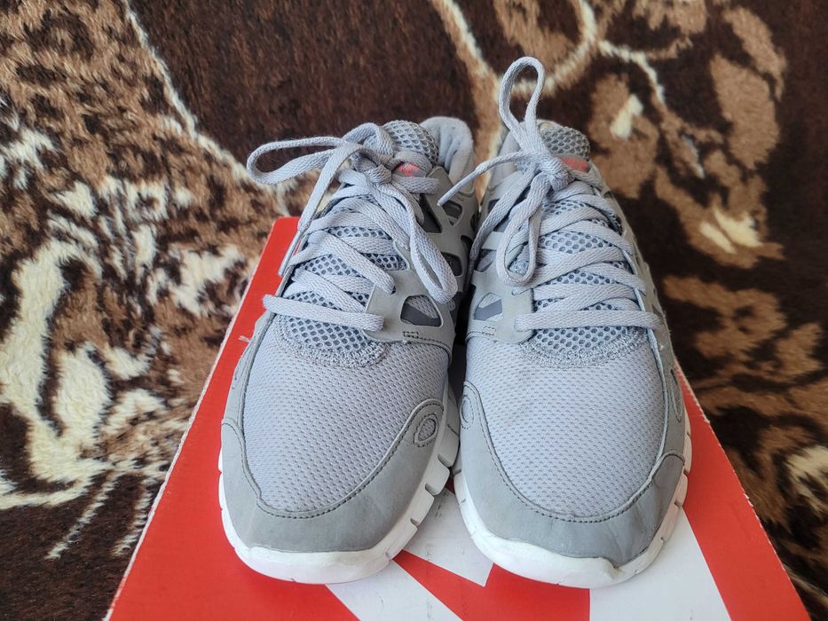 Ekstra lekkie sportowe buty do biegania Nike Run Free 2 r.38,5