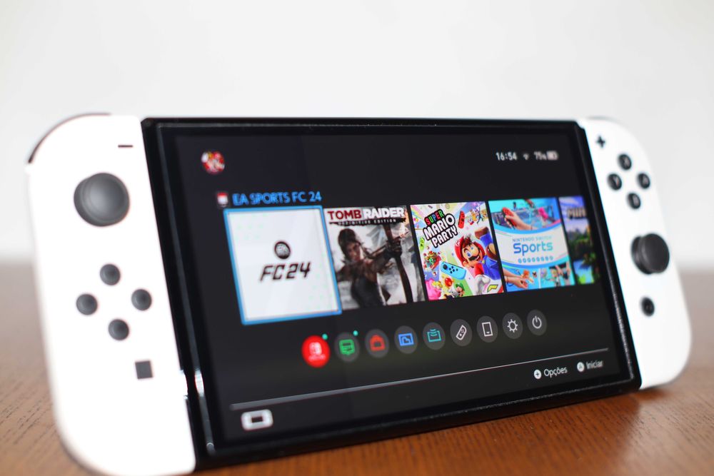 Nintendo Switch OLED + Switch V2