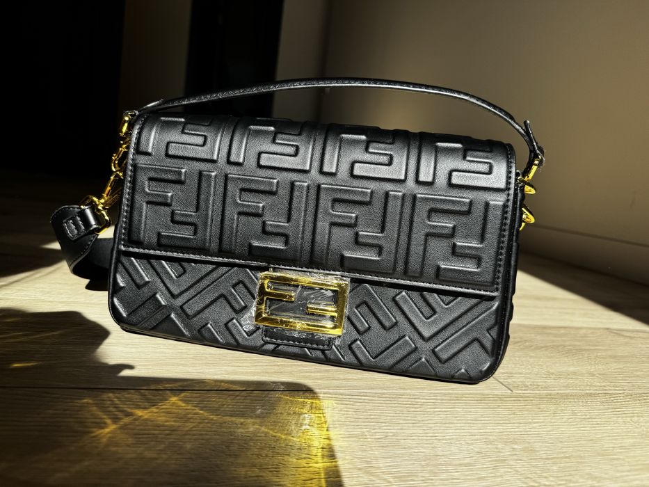 Сумка Fendi чорна шкіра нова