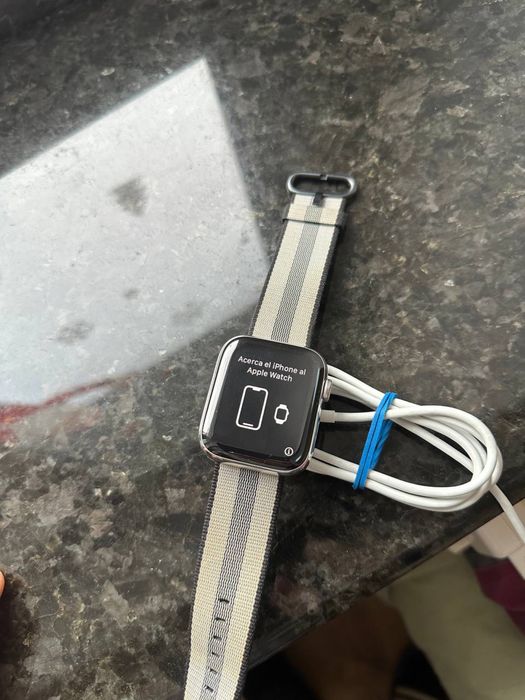 Appel Watch 5 44mm.Stainless steel + Sapphire Crystal. LTE