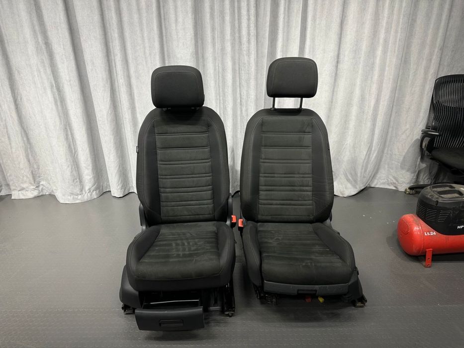 Автомобільні сидіння від Volkswagen Tiguan.