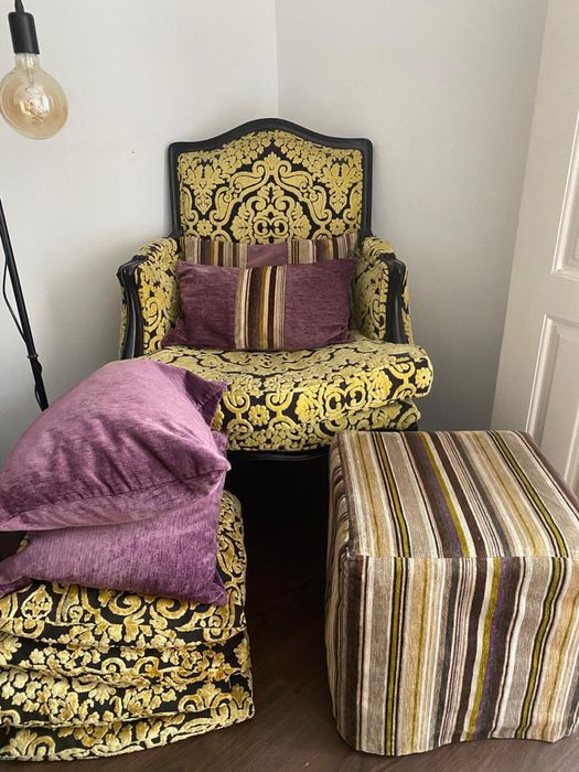 Cadeira Berger com repousa pes e almofadas