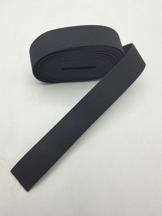 Guma czarna kupon 4 m.x 2,50 cm.