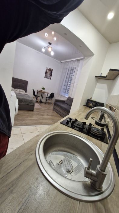 Поруч Т Ц Форум, вільна, 800 грн