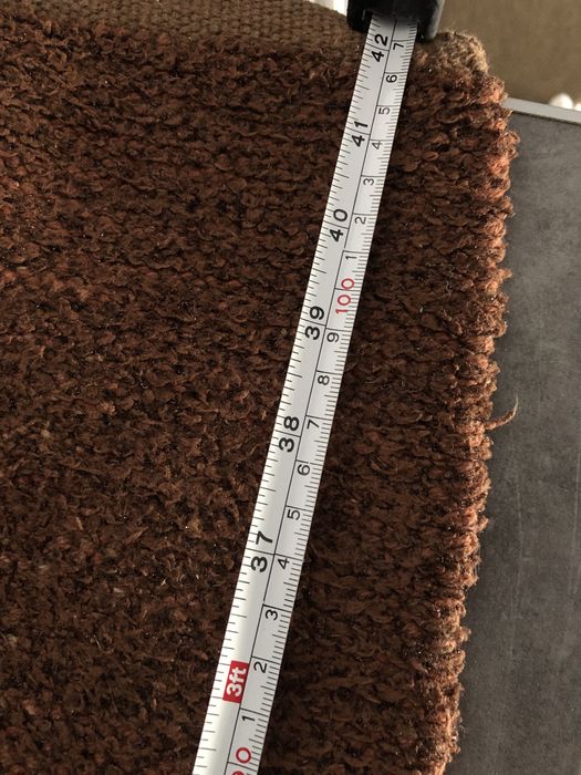 Tapete castanho 110 cm por 60 cm