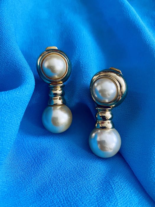 unikatowe pozłacane klipsy Joan Rivers old money grzechotki perły