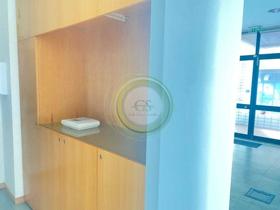 Loja Comercial para Arrendamento em Aver-o-Mar.