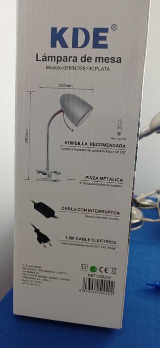 Lâmpada de mesa com suporte metálico