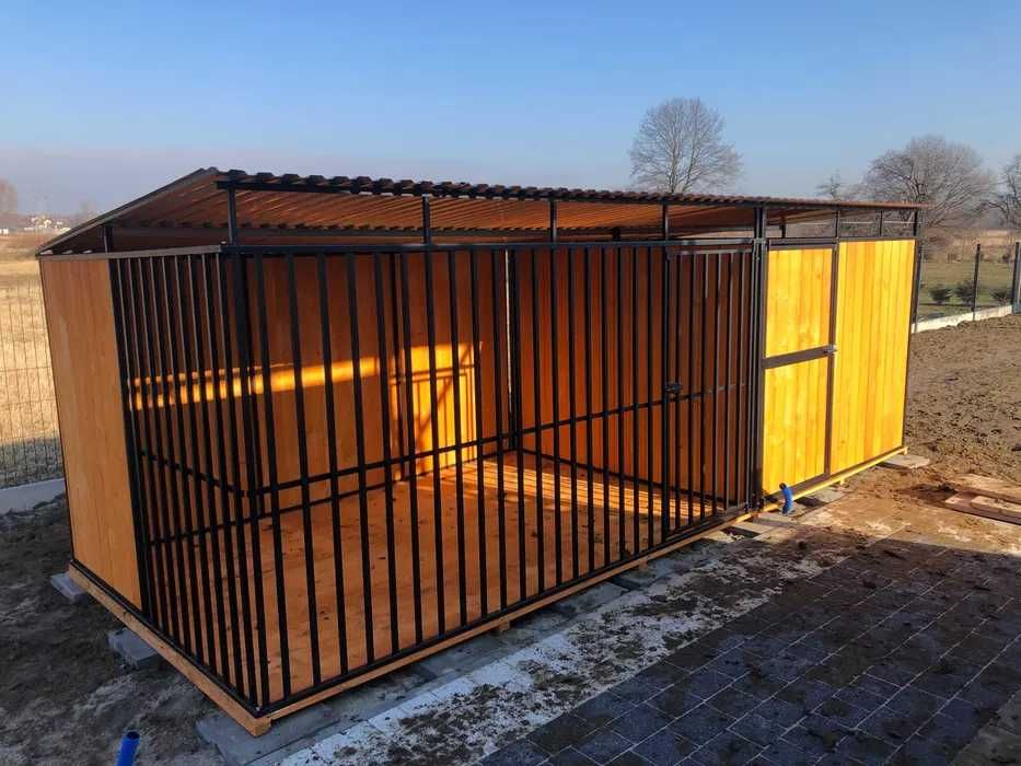 Kojec dla psa z dodatkiem drewna_solidny.