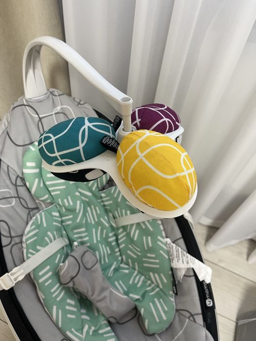 Заколисуючий центр 4moms