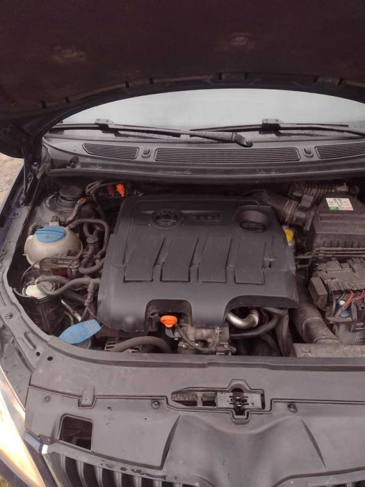 Продам skoda ROOMSTER 1.6TDI