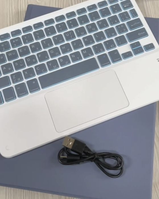 Чехол с клавиатурой iPad 11 2025 / 10.9 2022 чохол клавіатура тачпад