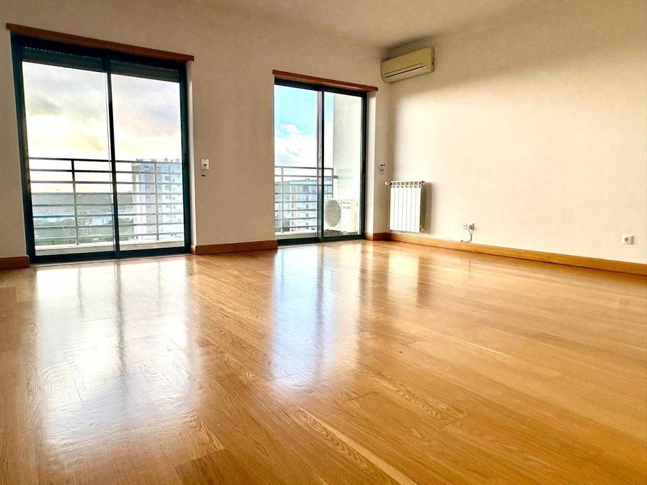 T3 para arrendamento - Condomínio Privado c/ Piscina | Serra Carnaxide