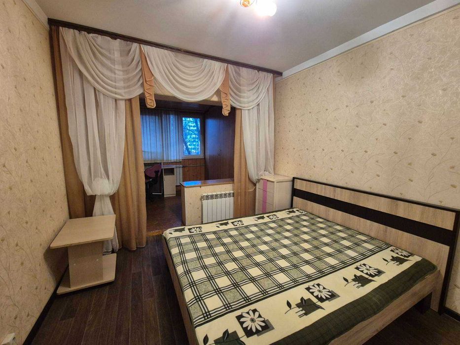 Трехкомнатная квартира на Таирова проспект Ак. Глушко К-92